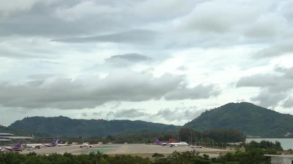 Time Lapse Airport Traffic alt