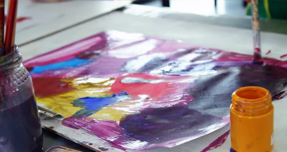 Smiling schoolkids practicing drawing in drawing class alt