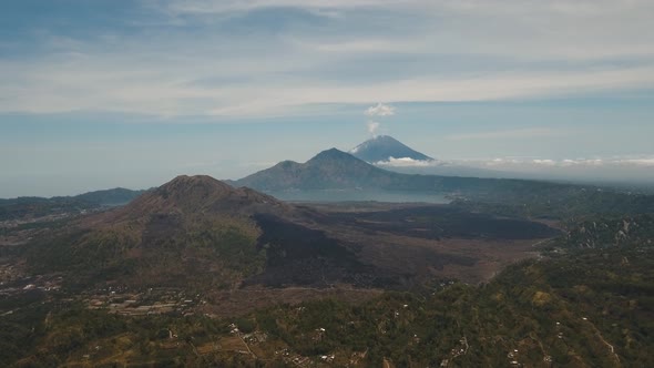 Lake and Volcano Batur Agung alt