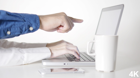 Business Coworking Laptop alt