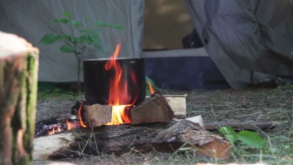 Cooking Food Over a Campfire At The Tourist Pot alt