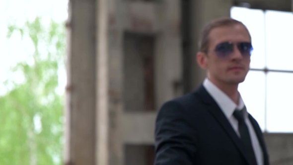 Killer Shoot In An Abandoned Building alt