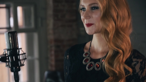 Jazz Vocalist In Dress With Bright Make Up On Stage At Microphone. Preparing alt