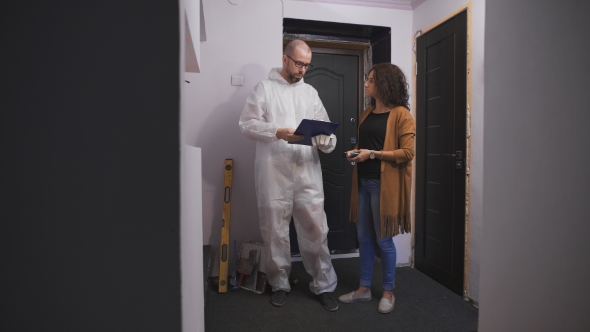 Worker And The Customer To Discuss The Details Of The Construction Of The Repair Project. alt