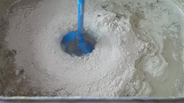 The Process Of Preparing The Construction Of The Putty Dry Mix And Water. alt