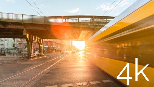 Sunrise Time lapse at busy street in central Berlin in 4k alt