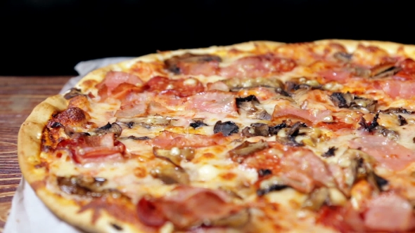 Freshly Baked Meat Pizza alt