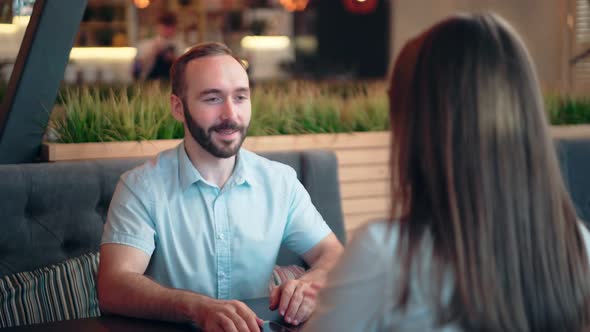 Smiling Young Man and Woman Having Informal Business Meeting Enjoying Talking and Discussing alt