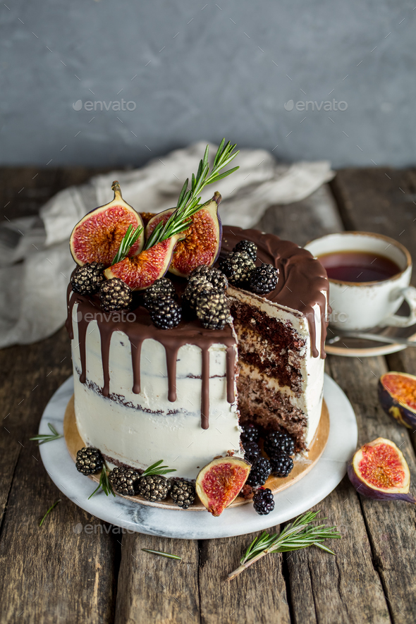 Delicious chocolate cake with figs and blackberries