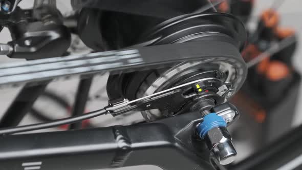 The Planetary Hub on a Belt Drive Bicycle Rotating Rear Gear Change Mechanism alt