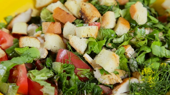 Salad With Crackers