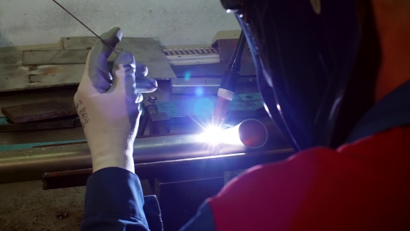 Welder At Factory Work alt