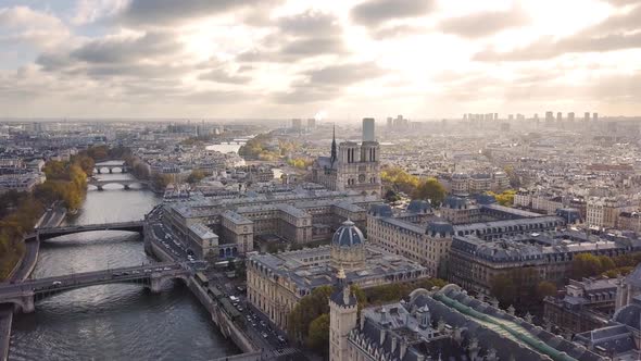 Cityscape of Paris alt