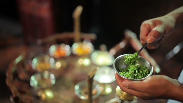 The Cook Mix The Flavoring In The Bowl alt