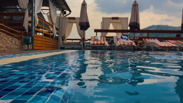 Sexy Girl Emerges From a Pool alt