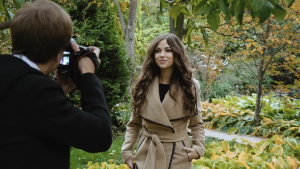 Photographer Photographing Model Among The Trees In The Park. alt