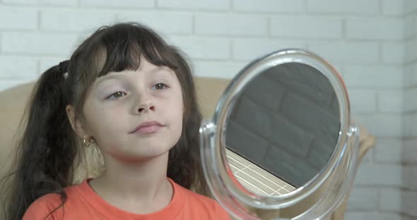 Child Looking Face in Mirror alt
