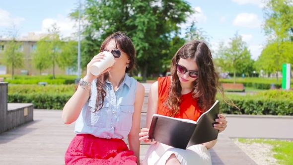 Beautiful Young Girl Portrait Outdoor. Portrait Of Happy Pretty Women Smiling In The Park alt