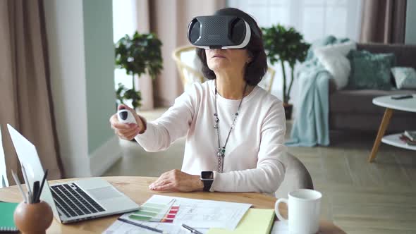 American Old Businesswoman Using Vr Headset Working at Desk with Laptop in Office Room alt
