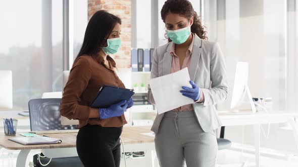 Video of boss discusses the repair project with the employee. Shot with RED helium camera in 8K. alt