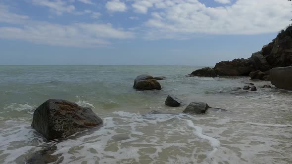 Movement of wave on the rock  alt