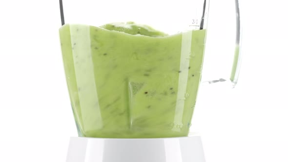 Making kiwi fruit smoothie in blender. grind kiwi in a blender alt