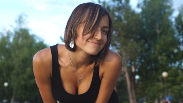 Beautiful Woman Posing for the Camera alt