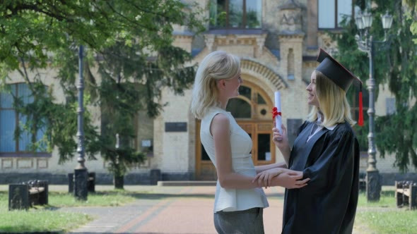 Young Woman Congrats the Graduand in Mantle alt