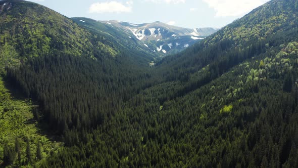 Panoramic Aerial View of Idyllic Mountain Scenery in the Alps alt