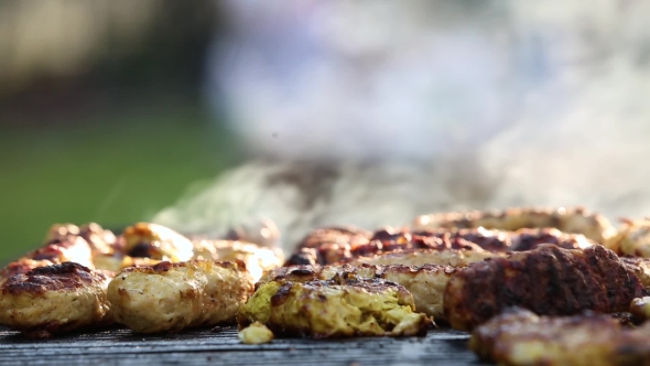 Cook Meat On The Grill alt