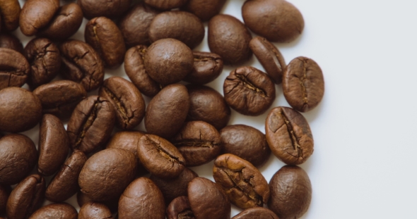 Roasting Coffee Beans alt