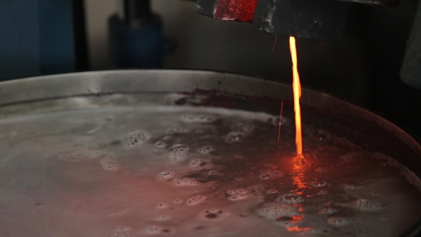 Jewelry Manufacturing. Melting Metal alt