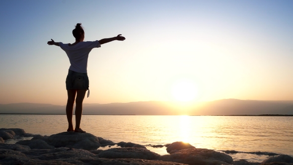 The Girl Goes To Beach Of Dead Sea alt