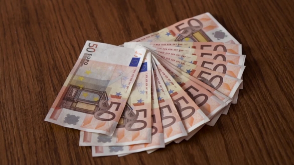 50 Euros On Table alt