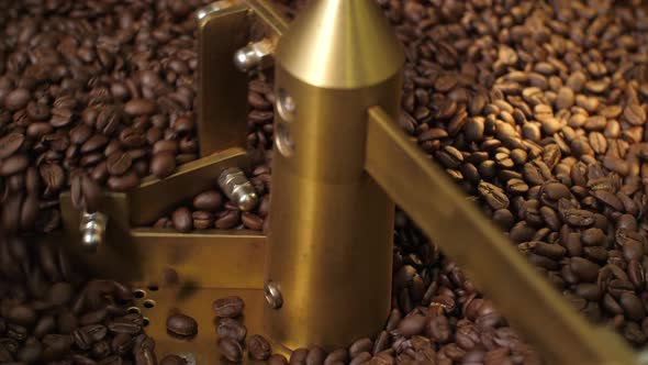 Roasting Coffee In Modern Machine alt