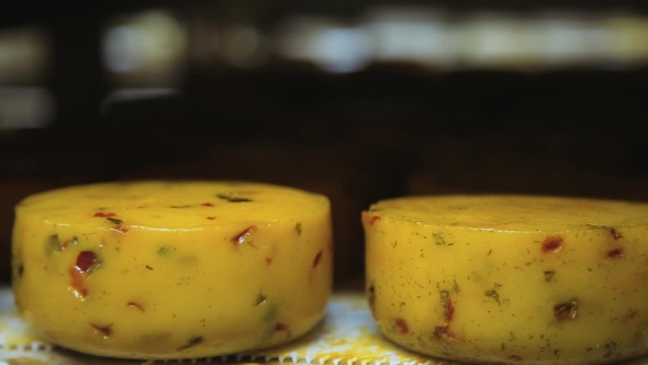 Natural Cheese With Spices alt