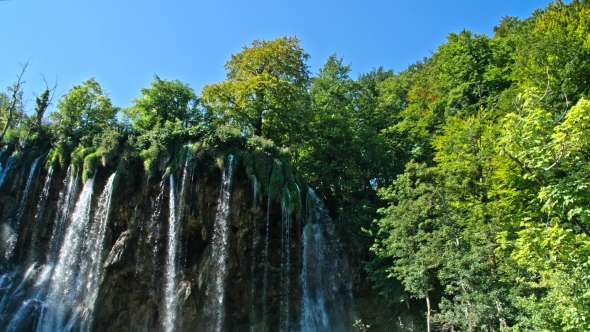 Picturesque Waterfalls Scenery In Plitvice Lakes National Park alt