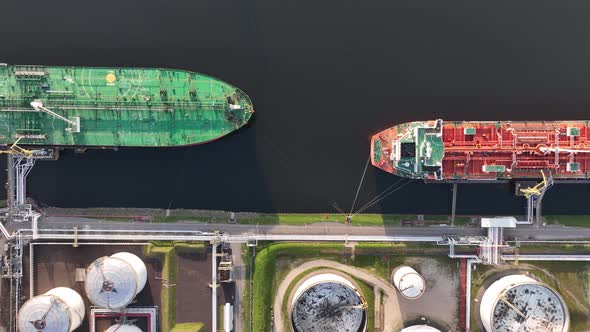 Petrochemical Petroleum Industry Silos Storage for Gas and Oil Products and Transport Carrier alt