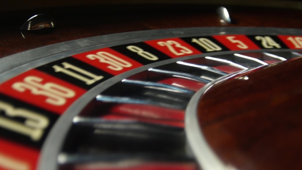 Roulette Wheel Spinning In The Casino alt