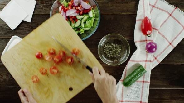 Cooking Salad With Adding Tomato