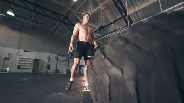 Fit Muscular Man Doing Crossfit Exercises alt
