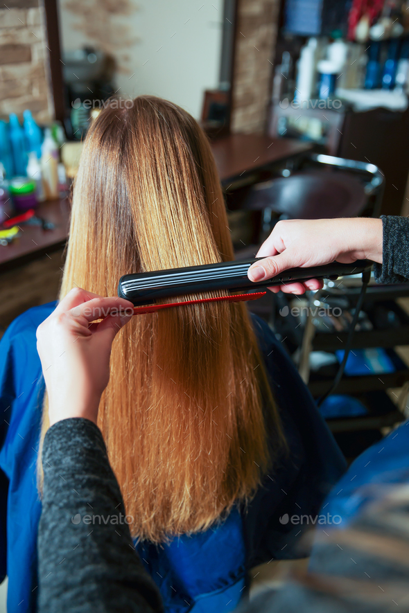 hairdresser curling iron