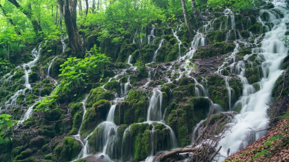 Detailed View of the Beautiful Waterfalls in Plitvice National Park, Croatia alt
