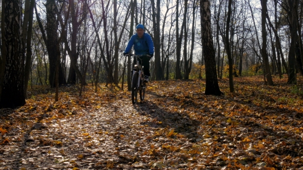 Sportsman Riding in the Park. alt