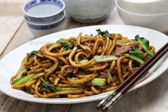 Shanghai fried noodle, Shanghai chow mein, chinese food Stock Photo by ...