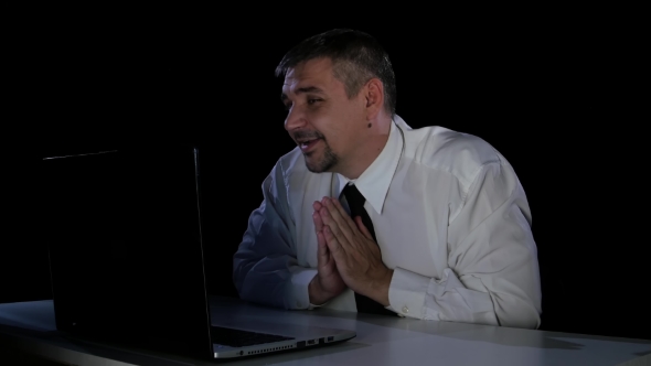 Man Pleads Asks His Interlocutor in Online Chat alt