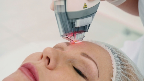 The Procedure From Wrinkles Removal on the Face alt