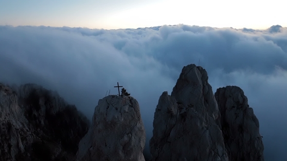Sunrise in the Mountains Ai-Petri. Alupka, Crimea alt
