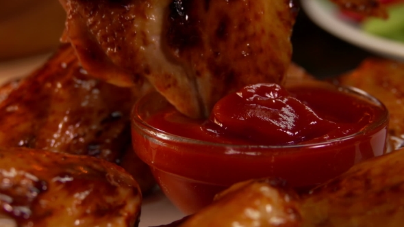 Fried Chicken Wings with Ketchup alt