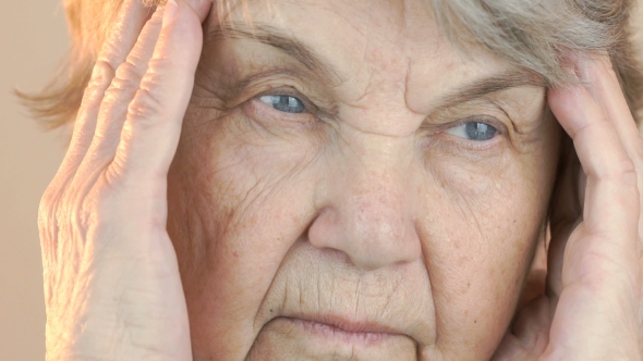 Old Woman Aged 80s Suffers From Headaches alt